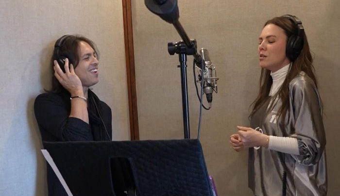 FOREIGNER Honors Latin Fans with Spanish-Language 